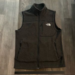 Black/dark gray north face vest